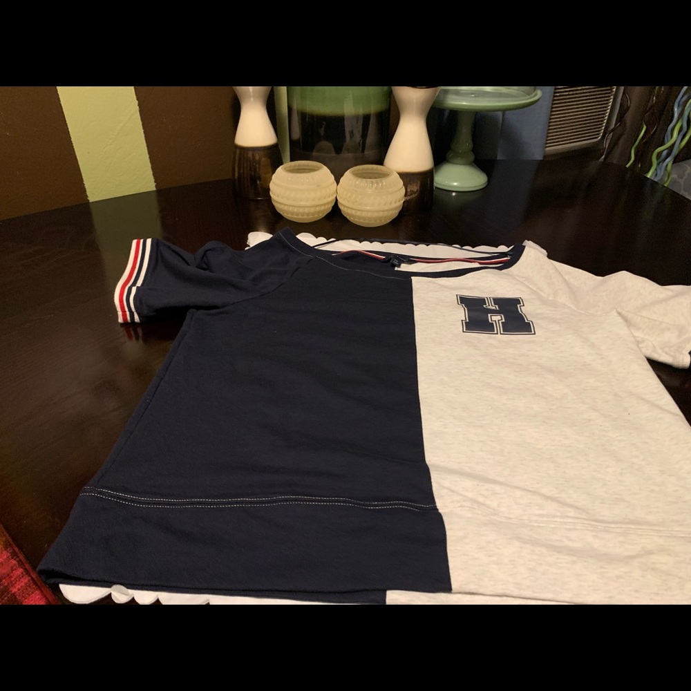 Tommy Hilfiger Women’s short sleeves shirt Large